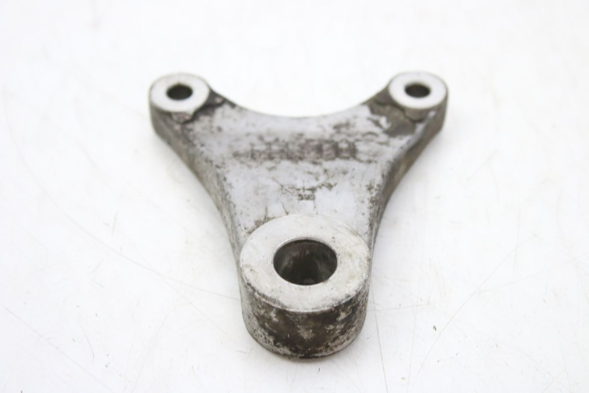 photo de SUPPORT ETRIER FREIN ARRIERE SUZUKI SV S 650 (1999 - 2002) - Gros plan technique