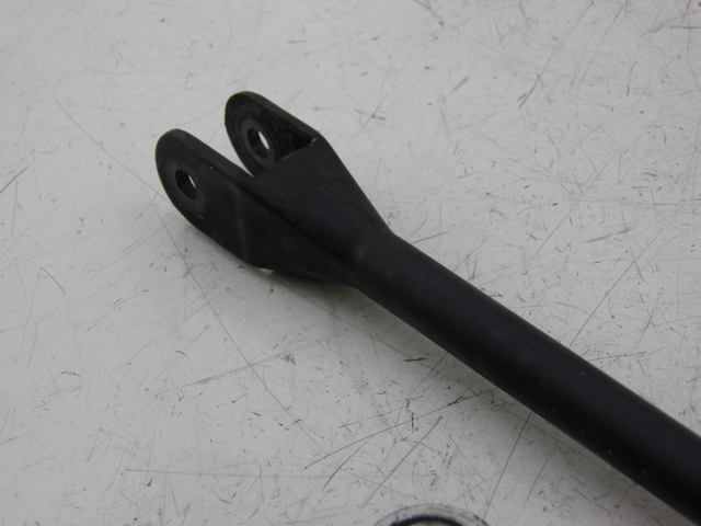 photo de SUPPORT ETRIER FREIN ARRIERE TRIUMPH TROPHY 1200 (1996 - 2003) - Gros plan technique