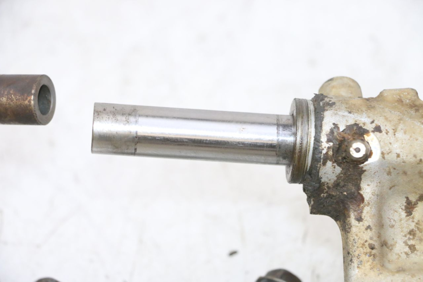 photo de SUPPORT ETRIER FREIN ARRIERE YAMAHA YFM GRIZZLY 550 (2008 - 2015) - Angle alternatif