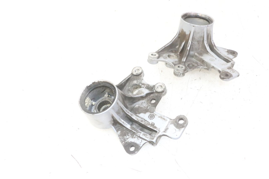 photo de SUPPORT ETRIER FREIN AVANT PIAGGIO MP3 LT 300 (2010 - 2016) - Gros plan technique