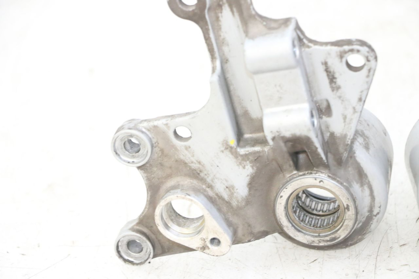 photo de SUPPORT ETRIER FREIN AVANT PIAGGIO MP3 LT 400 (2007 - 2012) - Autre angle de vue