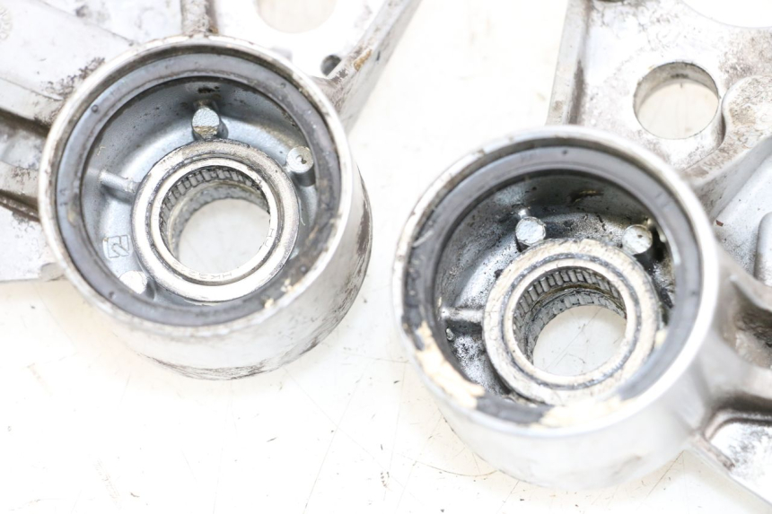 photo de SUPPORT ETRIER FREIN AVANT PIAGGIO MP3 500 (2011 - 2015) - Autre angle de vue