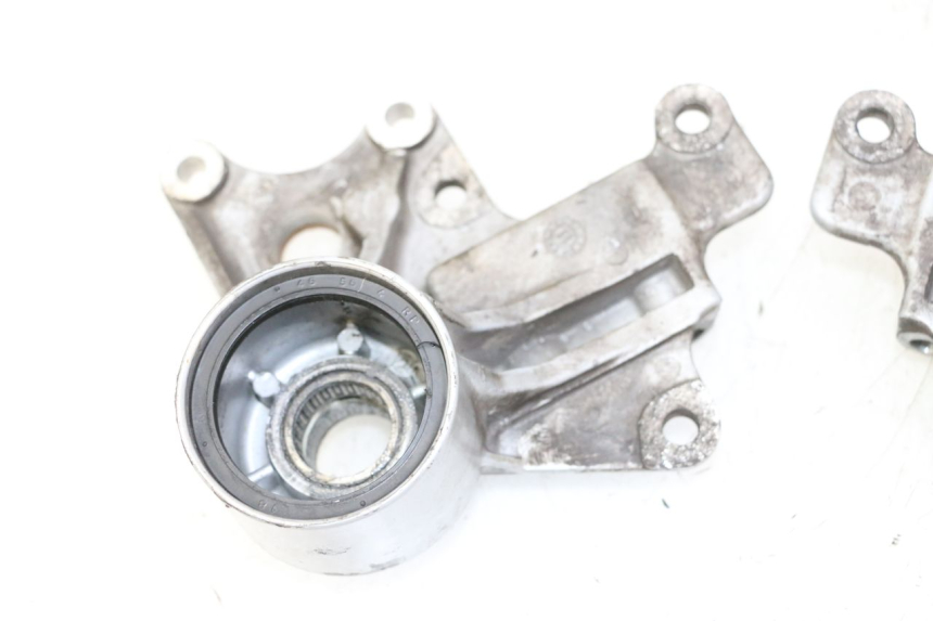 photo de SUPPORT ETRIER FREIN AVANT PIAGGIO MP3 500 (2011 - 2015) - Points de fixation