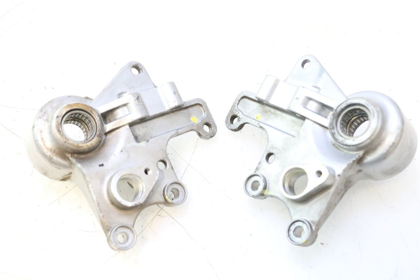 photo de SUPPORT ETRIER FREIN AVANT PIAGGIO MP3 500 (2011 - 2015) - Gros plan technique