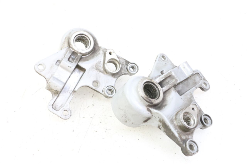 photo de SUPPORT ETRIER FREIN AVANT PIAGGIO MP3 125 (2006 - 2014) - Autre angle de vue