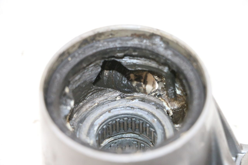 photo de SUPPORT ETRIER FREIN AVANT PIAGGIO VESPA GTS SUPER IE 125 (2009 - 2016) - Gros plan technique