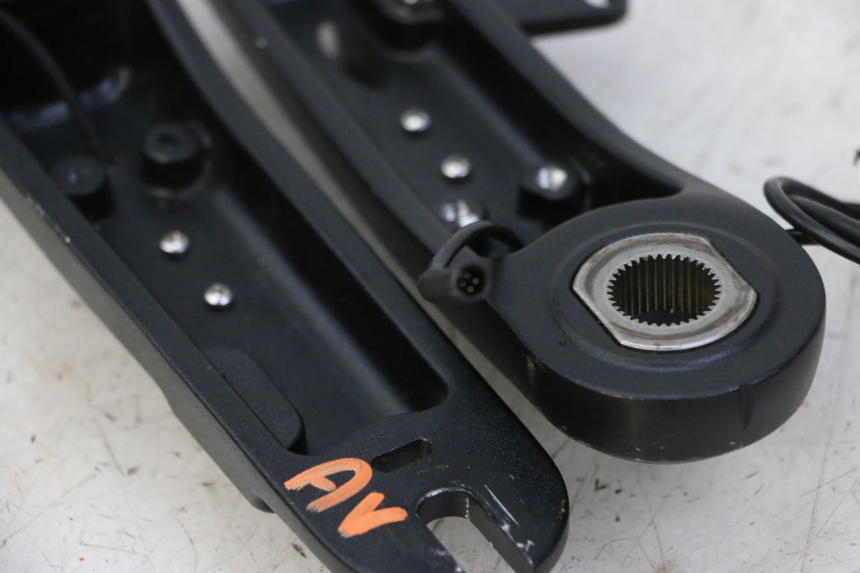 photo de SUPPORT ETRIER FREIN AVANT DUALTRON VICTOR LIMITED 1 - Zoom état d’usage