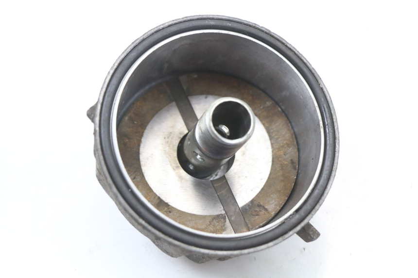 photo de SUPPORT FILTRE HUILE YAMAHA XJ F 900 (1983 - 1994) - Gros plan technique