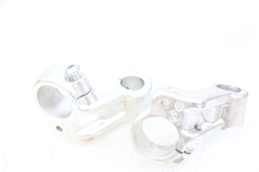 photo de SUPPORT GUIDON GILERA DNA 50 (2000 - 2007) - Gros plan technique