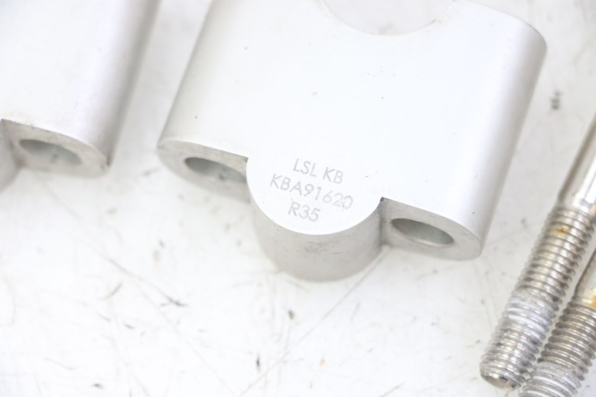 photo de SUPPORT GUIDON HONDA NTV DEAUVILLE ABS 700 (2007 - 2016) - Gros plan technique