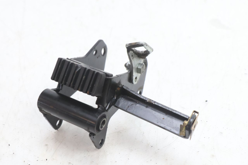 photo de SUPPORT MOTEUR PEUGEOT 103 SPX CLIP 50 (1989 - 1992) - Gros plan technique