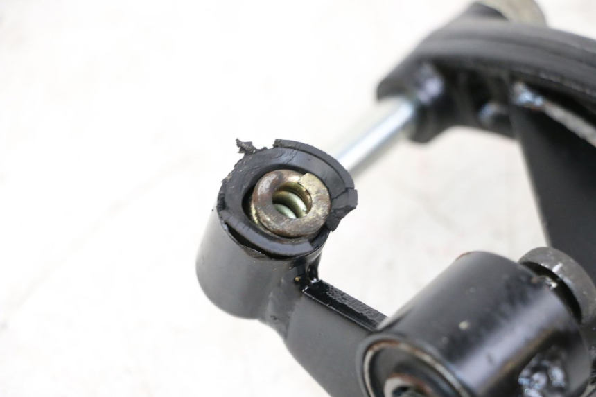 photo de SUPPORT MOTEUR KYMCO AGILITY 4T 50 (2018 - 2022) - Gros plan technique