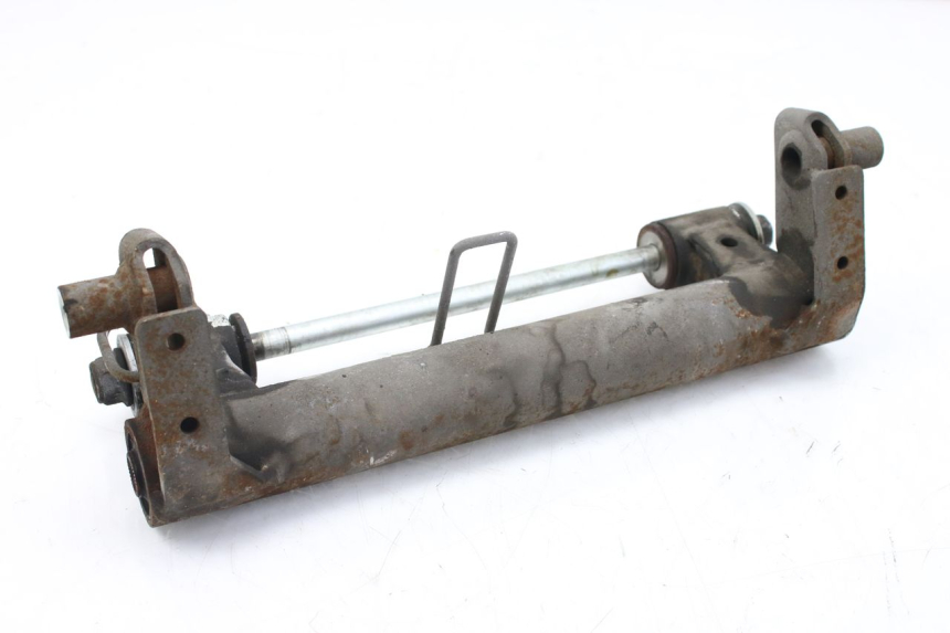 photo de SUPPORT MOTEUR SUZUKI AN BURGMAN 400 (2006 - 2010) - Gros plan technique