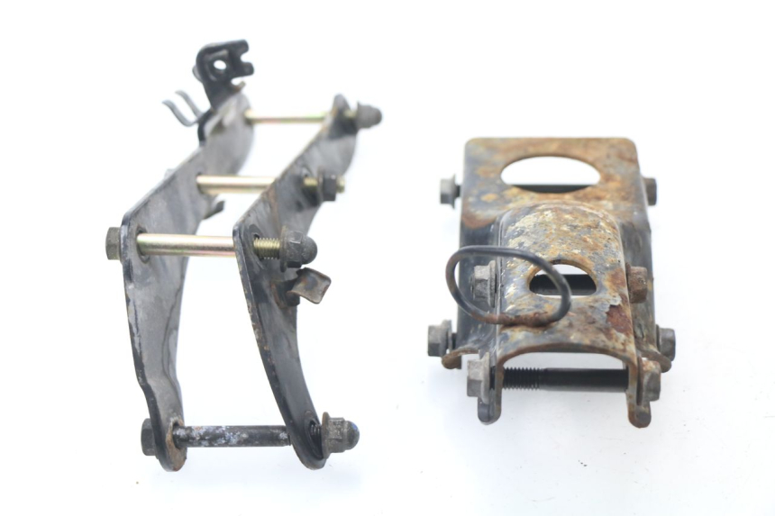 photo de SUPPORT MOTEUR HONDA CG 125 (1996 - 1998) - Gros plan technique