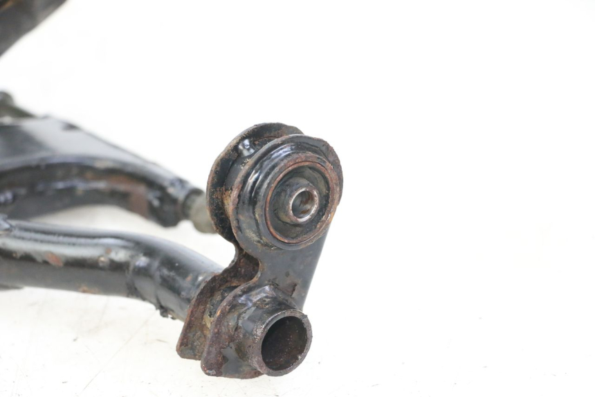 photo de SUPPORT MOTEUR DAELIM BESBI 125 (2007 - 2008) - Autre angle de vue