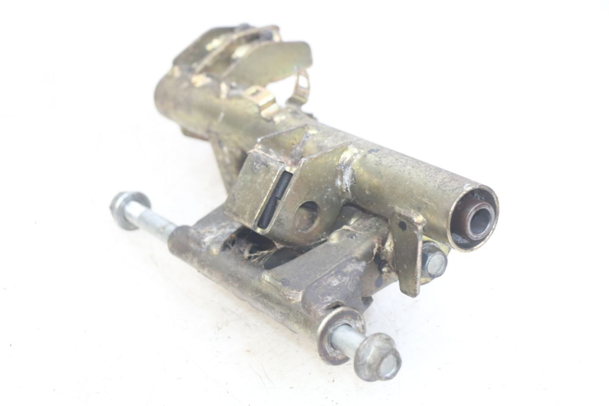 photo de SUPPORT MOTEUR HONDA FES PANTHEON 2T 125 (1998 - 2002) - Gros plan technique