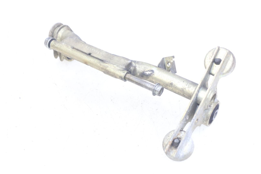 photo de SUPPORT MOTEUR HONDA FES PANTHEON 125 (2003 - 2007) - Gros plan technique