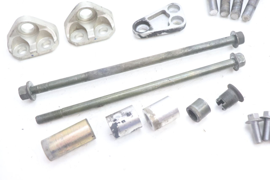 photo de SUPPORT MOTEUR YAMAHA FJR 1300 (2001 - 2005) - Autre angle de vue