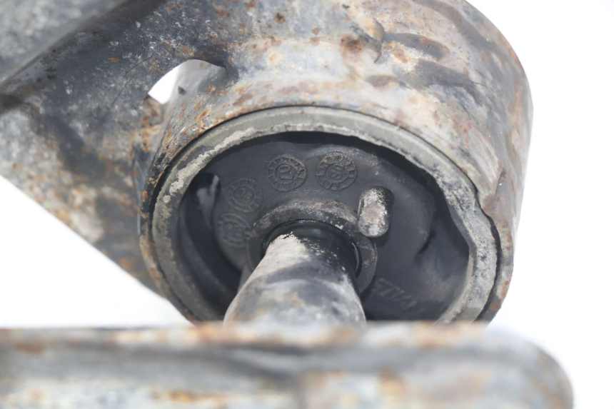 photo de SUPPORT MOTEUR PIAGGIO FLY 100 (2006 - 2010) - Autre angle de vue