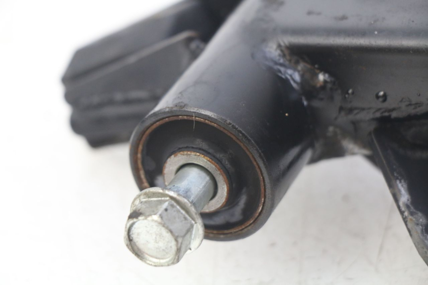 photo de SUPPORT MOTEUR HONDA FORZA 125 (2015 - 2016) - Gros plan technique