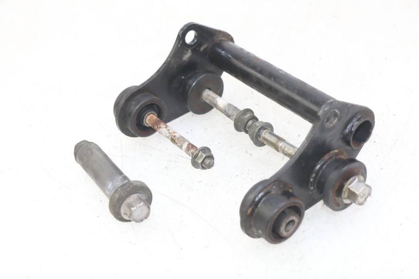 photo de SUPPORT MOTEUR YAMAHA FZS FAZER 600 (1998 - 2001) - Autre angle de vue