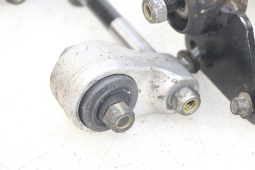 photo de SUPPORT MOTEUR GILERA GP 800 (2007 - 2013) - Points de fixation