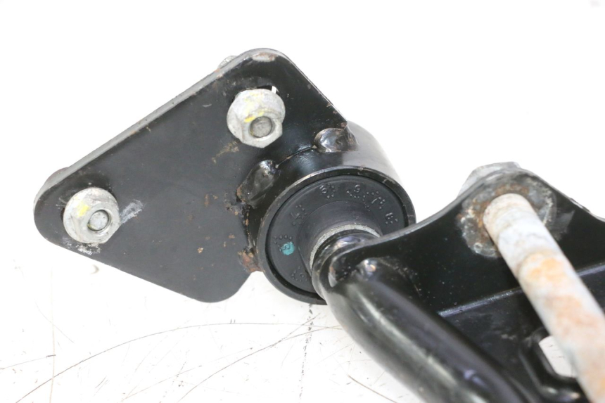 photo de SUPPORT MOTEUR GILERA GP 800 (2007 - 2013) - Autre angle de vue