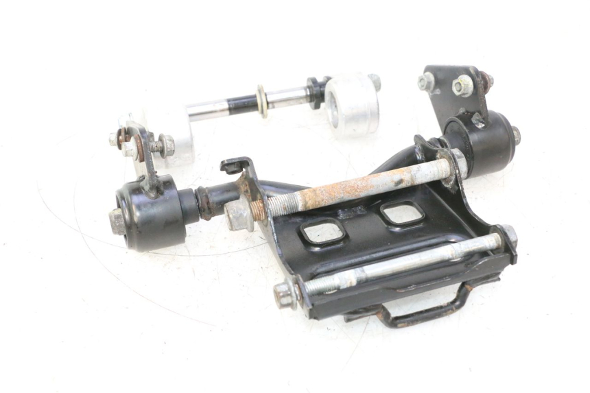 photo de SUPPORT MOTEUR GILERA GP 800 (2007 - 2013) - Gros plan technique