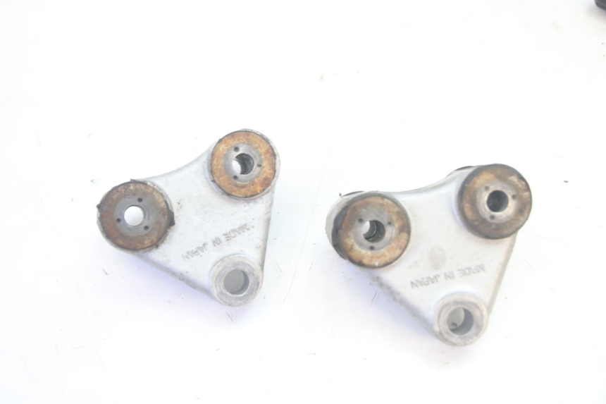 photo de SUPPORT MOTEUR KAWASAKI GPZ RX 1000 (1986 - 1988) - Gros plan technique