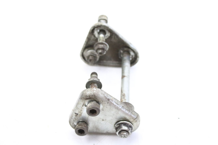 photo de SUPPORT MOTEUR SYM HUSKY 125 (1999 - 2005) - Gros plan technique