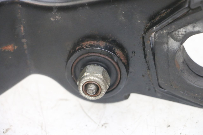 photo de SUPPORT MOTEUR PEUGEOT JET FORCE CARBU 50 (2003 - 2016) - Gros plan technique