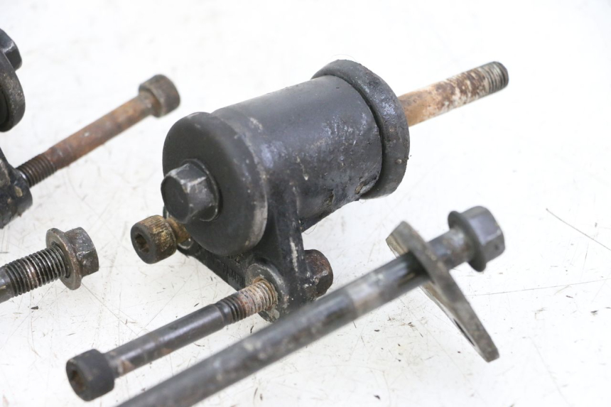 photo de SUPPORT MOTEUR KAWASAKI ZR7 ZR-7 S 750 (1999 - 2004) - Autre angle de vue