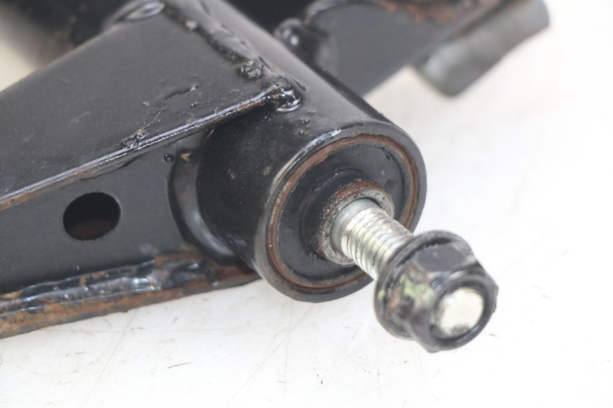 photo de SUPPORT MOTEUR PEUGEOT KISBEE 4T 50 (2018 - 2022) - Gros plan technique