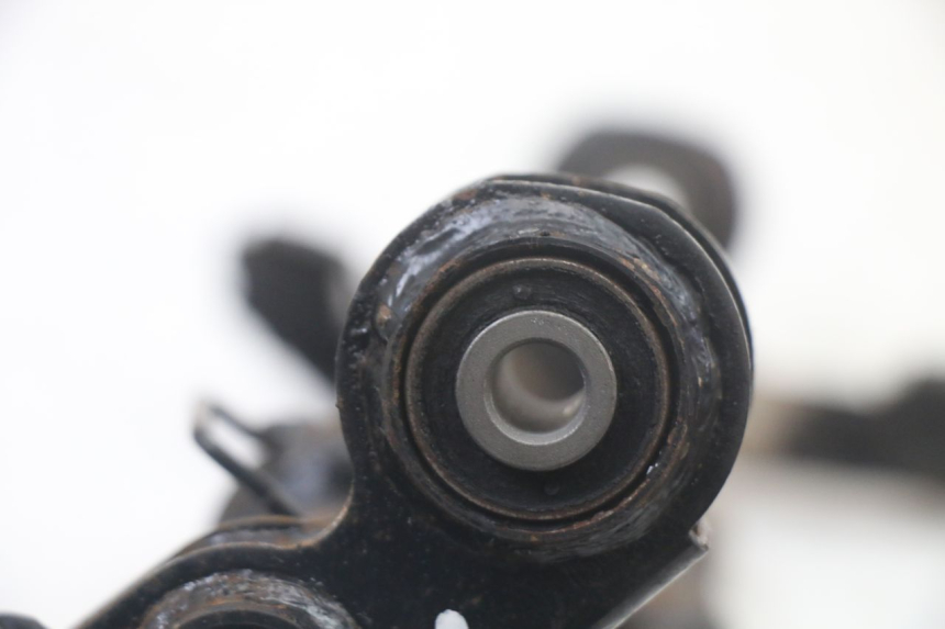 photo de SUPPORT MOTEUR KYMCO PEOPLE S 125 (2000 - 2008) - Gros plan technique