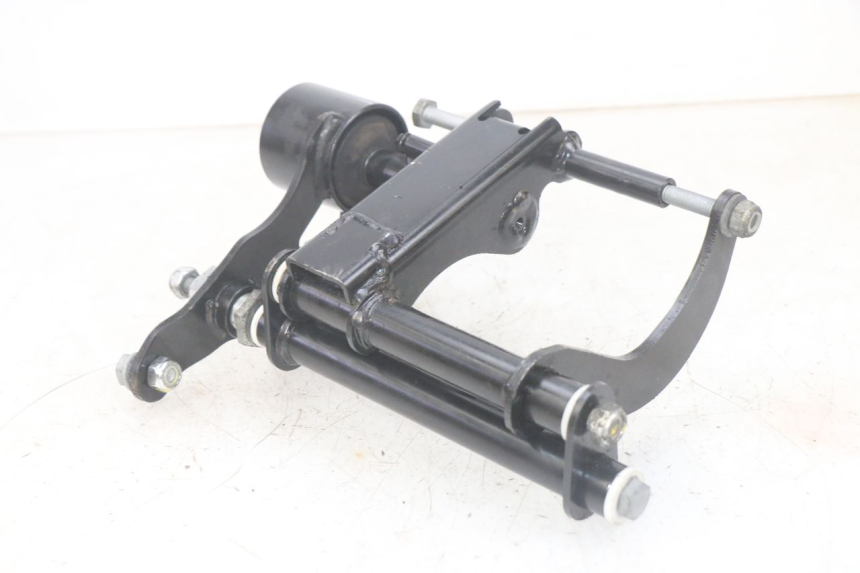 photo de SUPPORT MOTEUR PIAGGIO MP3 HPE 300 (2019 - 2026) - Points de fixation