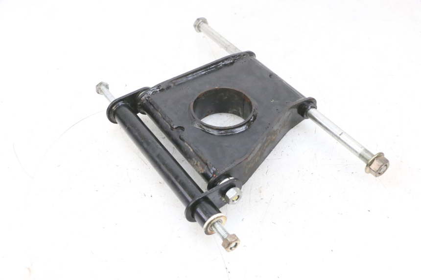 photo de SUPPORT MOTEUR PIAGGIO MP3 LT 400 (2007 - 2012) - Autre angle de vue