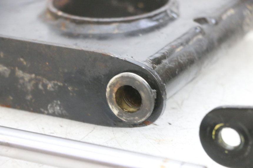 photo de SUPPORT MOTEUR PIAGGIO MP3 LT 400 (2007 - 2012) - Points de fixation