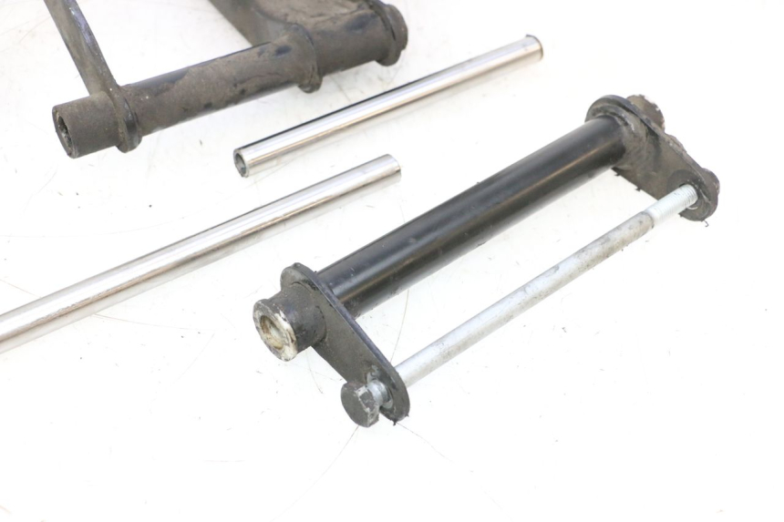 photo de SUPPORT MOTEUR PIAGGIO MP3 LT 300 (2010 - 2016) - Vue rapprochée