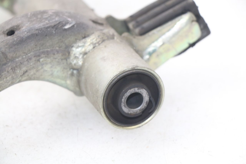 photo de SUPPORT MOTEUR HONDA PCX (JF47) 125 (2012 - 2013) - Autre angle de vue