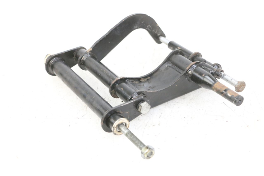 photo de SUPPORT MOTEUR PIAGGIO MP3 125 (2006 - 2014) - Autre angle de vue