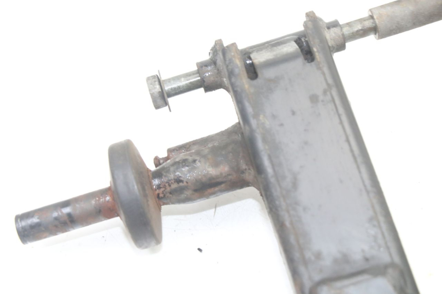 photo de SUPPORT MOTEUR PIAGGIO VESPA GRANTURISMO 125 (2003 - 2007) - Gros plan technique