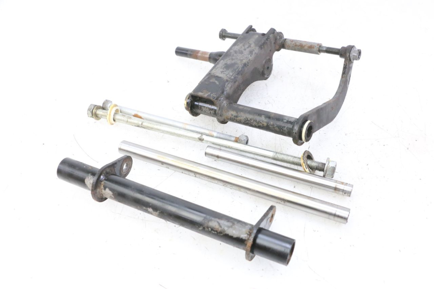 photo de SUPPORT MOTEUR PIAGGIO VESPA GRANTURISMO 200 (2004 - 2005) - Vue principale