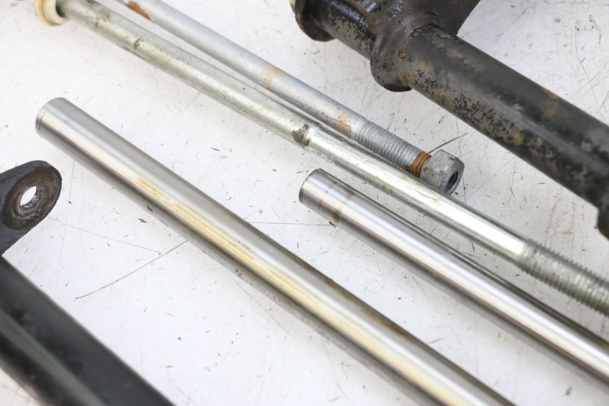 photo de SUPPORT MOTEUR PIAGGIO VESPA GRANTURISMO 200 (2004 - 2005) - Détails caractéristiques