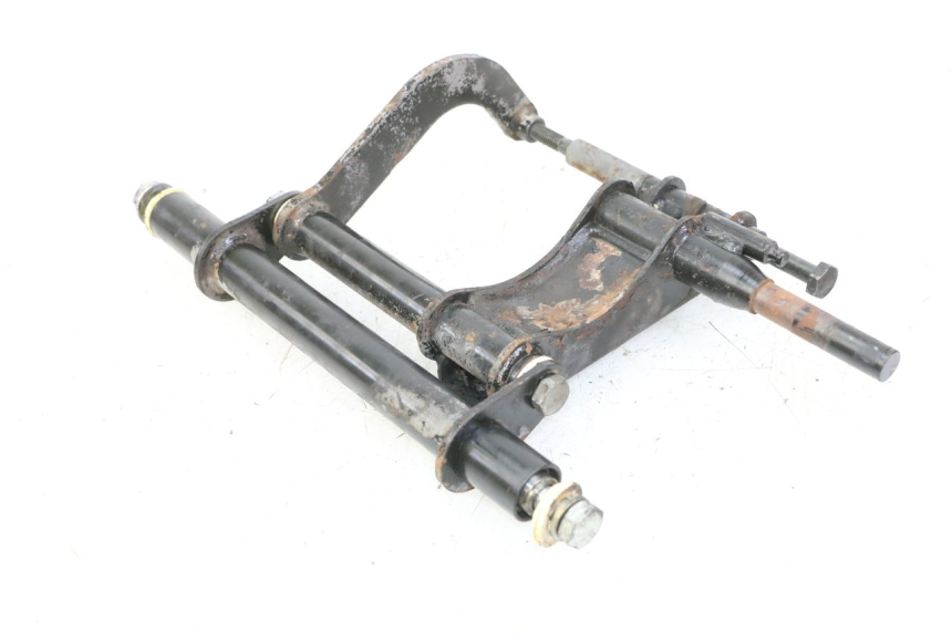 photo de SUPPORT MOTEUR PIAGGIO VESPA GRANTURISMO 200 (2004 - 2005) - Autre angle de vue