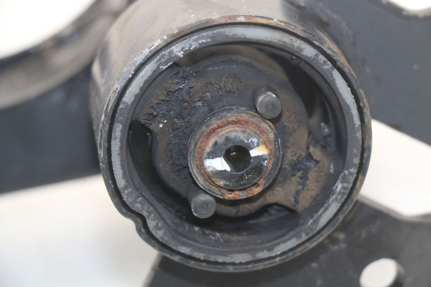 photo de SUPPORT MOTEUR PEUGEOT SATELIS 300 (2012 - 2015) - État de surface