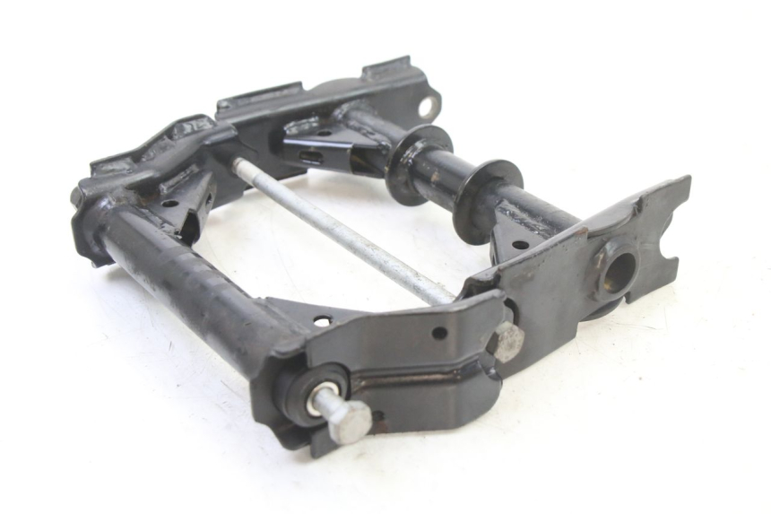 photo de SUPPORT MOTEUR PEUGEOT SATELIS 125 (2013 - 2018) - Gros plan technique