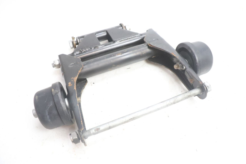 photo de SUPPORT MOTEUR APRILIA SCARABEO GT 125 (1999 - 2007) - Autre angle de vue