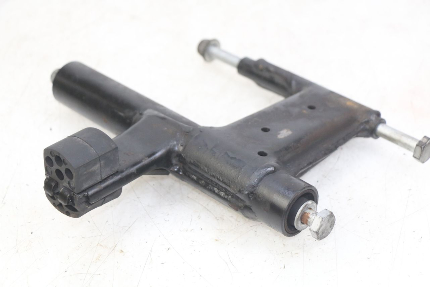 photo de SUPPORT MOTEUR APRILIA SCARABEO 100 (2003 - 2012) - Gros plan technique