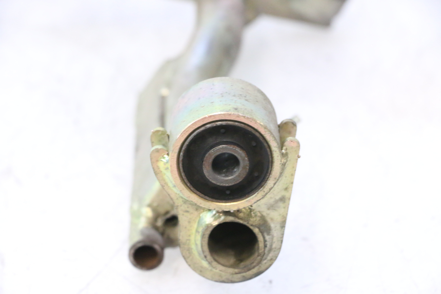 photo de SUPPORT MOTEUR HONDA SH 125 (2001 - 2003) - Gros plan technique