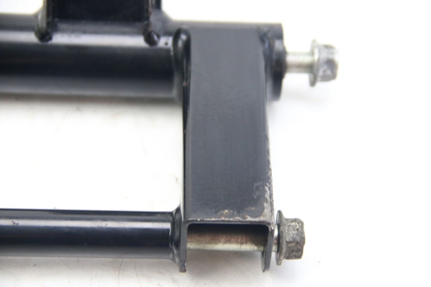 photo de SUPPORT MOTEUR SUZUKI SIXTEEN 125 (2008 - 2010) - Vue rapprochée